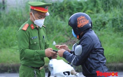 Đà Nẵng tái lập chốt kiểm soát Covid-19 tại hai phường vùng cam, nhiều người phải quay đầu xe vì mới tiêm 1 mũi vaccine   
