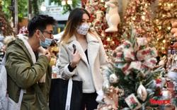 Hà Nội: Giới trẻ thủ đô chen chân mua sắm đón Noel 2021