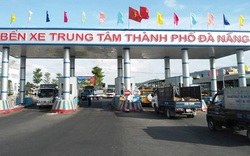 Nhân viên kiểm soát vé bến xe Trung tâm Đà Nẵng chặn xe cứu thương để thu tiền