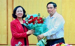 Bàn giao nhiệm vụ Trưởng Ban Tổ chức Trung ương cho bà Trương Thị Mai