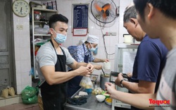 Tết Hàn thực: Người dân Thủ đô xếp hàng dài mua bánh trôi, bánh chay