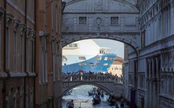 Italy ra sắc lệnh bảo vệ đầm phá Venice nổi tiếng