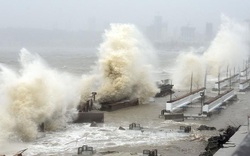 Ấn Độ mắc kẹt trong siêu bão và thảm họa Covid-19