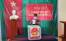 Hàng nghìn cử tri các xã vùng biên giới ở Quảng Bình, Quảng Nam đi bầu cử sớm