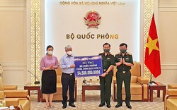 Ủy ban Trung ương MTTQ Việt Nam trao 54,5 tỷ đồng hỗ trợ Bộ Quốc phòng chống dịch COVID-19