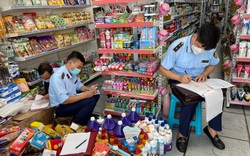 Thu giữ hơn 400 sản phẩm nhập lậu tại cửa hàng 