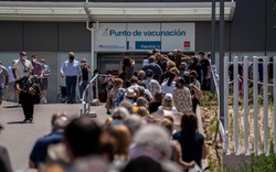Niềm tin vaccine của người Tây Ban Nha vượt qua khủng hoảng dịch bệnh