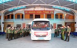 Công an Thừa Thiên Huế ủng hộ hàng nghìn thiết bị y tế hỗ trợ các tỉnh miền Nam chống dịch