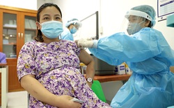 Hà Nội: Hơn 1.000 phụ nữ mang thai được tiêm vắc xin ngừa Covid-19