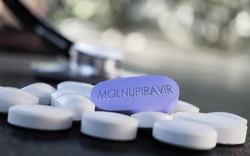 Bộ Y tế nói gì về thông tin thuốc Molnupiravir bị loại khỏi danh mục thuốc điều trị COVID-19 do tác dụng phụ?