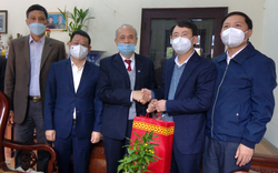 Phó Chủ tịch UBND TP Hà Nội Nguyễn Trọng Đông thăm và tặng quà gia đình chính sách xã Thanh Lâm