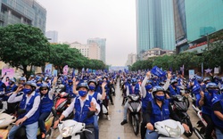 Xác lập kỷ lục số lượng người trung và cao niên tham gia hành trình bằng xe máy đi qua các biểu tượng TP.HCM đông nhất Việt Nam