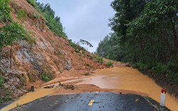 Thừa Thiên Huế: Khẩn trương khắc phục 37 điểm sạt lở do mưa lớn