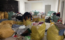 Phát hiện hàng chục tấn quần áo không rõ xuất xứ trên địa bàn Hải Dương