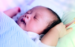 Hà Nội liên tiếp ghi nhận 2 trẻ sơ sinh đột tử trong khi ngủ, chuyên gia phân tích nguyên nhân và cách phòng tránh