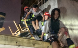 Hà Nội: Cháy chung cư mini, cảnh sát PCCC giải cứu thành công 11 người