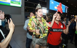 Hoa hậu Thiên Ân về Việt Nam trong vòng vây người hâm mộ, bật khóc vì xúc động