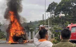 Đồng Nai: Xe tải chở hàng gia dụng đi làm từ thiện bị cháy rụi