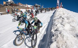 Megavalanche: Giải đua xe đạp mùa đông mạo hiểm nhất hành tinh!