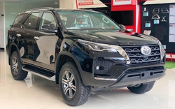 Toyota Fortuner 2022 thêm trang bị, giá tăng cao nhất 42 triệu đồng tại Việt Nam