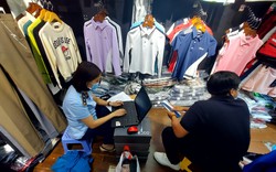 Tịch thu lượng lớn hàng giả, hàng nhái tại “thiên đường mua sắm” Sài Gòn Square