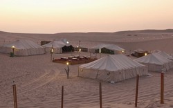 Người hâm mộ trải nghiệm cắm trại giữa sa mạc xem World Cup 2022