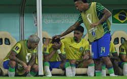 Neymar bật khóc vì chấn thương, mắt cá chân sưng vù