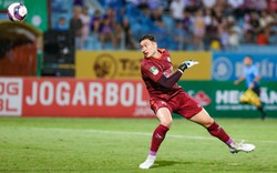 Đặng Văn Lâm thẫn thờ nhìn Văn Hậu, Thái Quý lập siêu phẩm vào lưới Bình Định