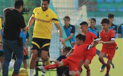 Dàn cầu thủ Dortmund so tài cùng 30 cầu thủ nhí Việt Nam