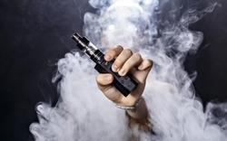 Chuyên gia cảnh báo: Trào lưu hút thuốc điện tử gây ra hậu quả khôn lường với trẻ vị thành niên