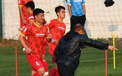 HLV Park Hang-seo cạn lời, cầu thủ ĐT Việt Nam bật cười với bài tập chóng mặt