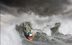 Cơn sóng 'sát thủ' vừa tấn công du thuyền khổng lồ gần Nam Cực đến từ đâu?