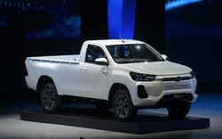 Ra mắt nguyên mẫu Toyota Hilux chạy điện: Cạnh tranh Ranger theo cách riêng