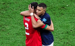 Mbappé và Hakimi ôm nhau trên sân cỏ: Tình bạn đáng ngưỡng mộ của hai đối thủ đồng niên