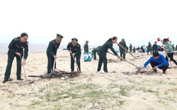 Bộ đội Biên phòng Quảng Bình chung tay làm sạch môi trường biển