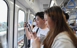 Clip, ảnh: Những hành khách đầu tiên được trải nghiệm trên tàu Metro số 1 TP.HCM 