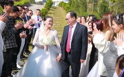 Đám cưới thời chiến của cặp đôi U70, 50 năm sau được con cháu tặng một điều bất ngờ