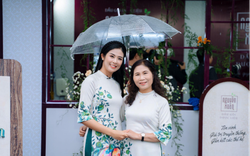 Sau đám cưới nên thơ, Hoa hậu Ngọc Hân xuất hiện bên mẹ trong sự kiện 