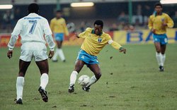 Infographic: 'Vua bóng đá' Pelé vĩ đại tới đâu mà được Brazil tổ chức quốc tang tiễn đưa?