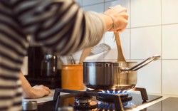 Mối nguy hại từ chiếc bếp gas đa số gia đình vẫn đang sử dụng để nấu nướng