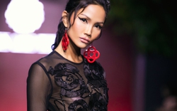 Hoa hậu H’Hen Niê đẹp quyền lực trong thiết kế nhung lụa của Hà Linh Thư