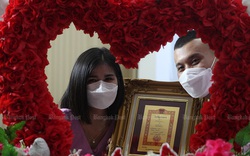 Hàng trăm cặp đôi đăng kí kết hôn và không khí Valentine nhộn nhịp tại Thái Lan