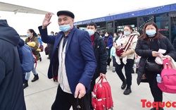 Tiếp tục tổ chức hai chuyến bay đưa công dân Việt và gia đình sơ tán từ Ukraine về nước