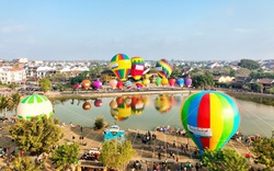 Rực rỡ sắc màu “Ngày hội khinh khí cầu” bên sông Hoài