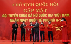 Chủ tịch Quốc hội Vương Đình Huệ gặp mặt Đội tuyển Bóng đá nữ Việt Nam