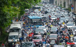 Hà Nội: Giao thông Thủ đô kẹt cứng ngày đầu người dân đi làm sau nghỉ lễ Giỗ Tổ
