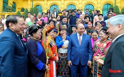 Chủ tịch nước Nguyễn Xuân Phúc gặp mặt già làng, trưởng bản, nghệ nhân người dân tộc thiểu số tiêu biểu