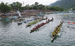 Du khách thập phương hào hứng với lễ hội đua thuyền truyền thống trên sông Son