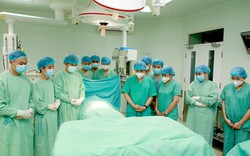 Bác sĩ mặc niệm tri ân người hiến tạng sau chết não đầu tiên tại miền Trung - Tây Nguyên
