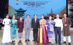 Ảnh: Thứ trưởng hai nước Việt Nam - Lào dự buổi tổng duyệt chương trình nghệ thuật 